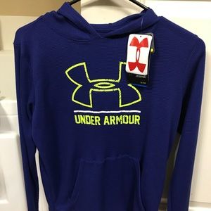 Boys NWT Under Armor long sleeve with hood shirt.